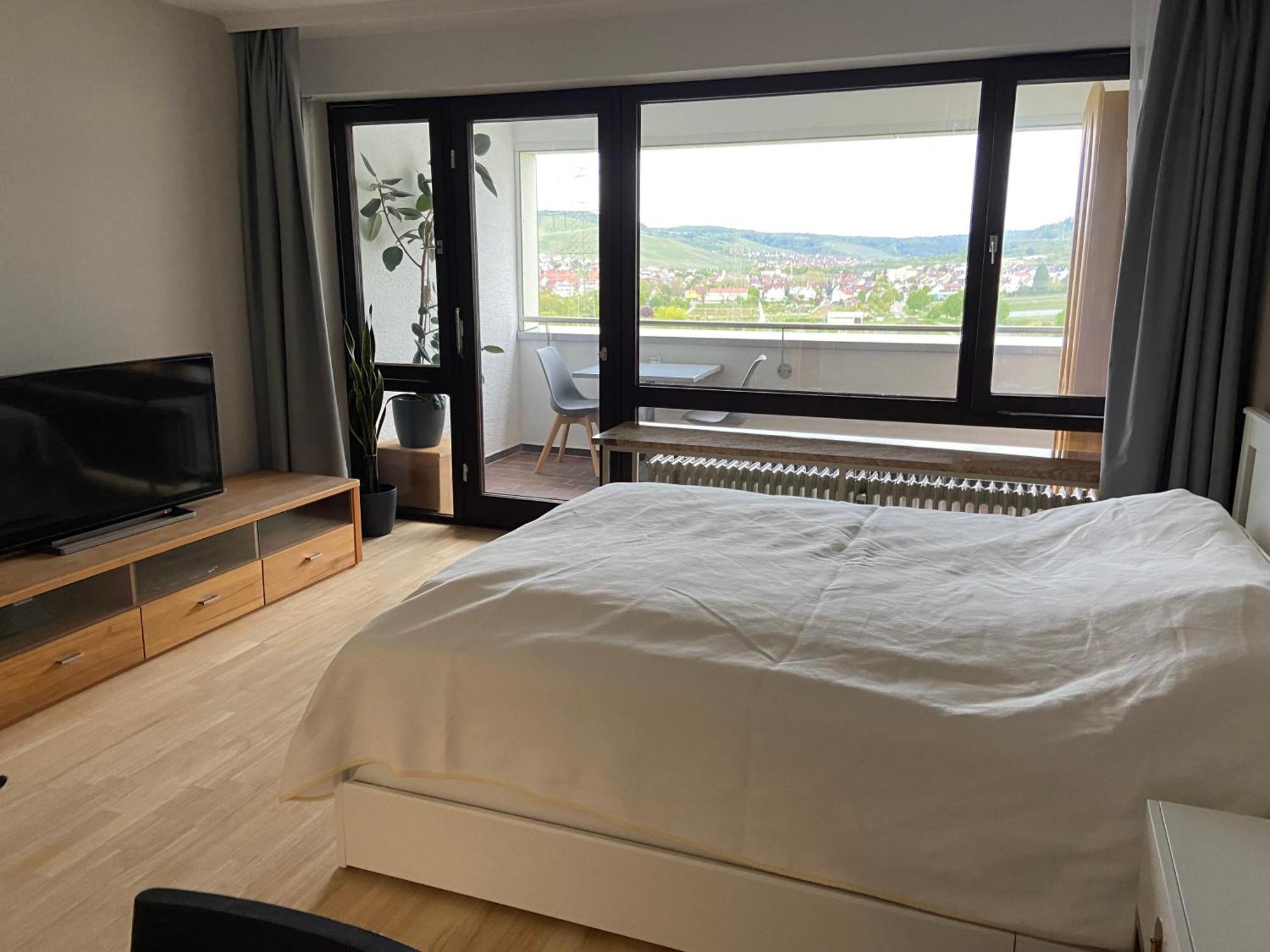 Freshly Renovated Studio Apartment - Top Location In Weinstadt Exterior foto